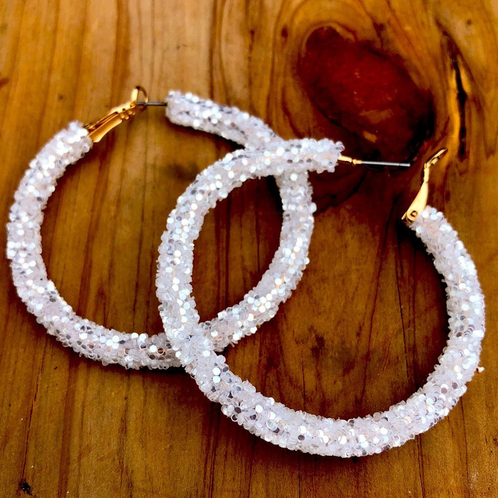 Silvery/white hoop earrings micro-sequined